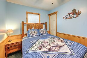 Peaceful Bryson City Cabin - Fire Pit & Hot Tub!