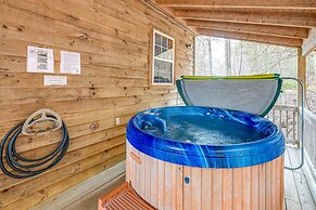 Peaceful Bryson City Cabin - Fire Pit & Hot Tub!