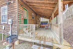 Peaceful Bryson City Cabin - Fire Pit & Hot Tub!