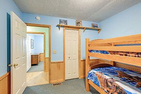 Peaceful Bryson City Cabin - Fire Pit & Hot Tub!