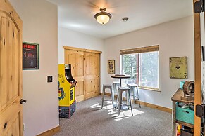 Flathead Lake Getaway w/ Balcony, Fireplace!