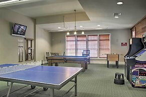 2 Mi to Bethany Beach: Condo w/ Deck & Pool Access