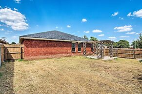 Pet-friendly Lubbock Home w/ Yard - 6 Mi to TTU