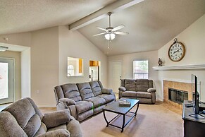 Pet-friendly Lubbock Home w/ Yard - 6 Mi to TTU