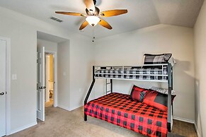 Pet-friendly Lubbock Home w/ Yard - 6 Mi to TTU