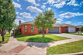 Pet-friendly Lubbock Home w/ Yard - 6 Mi to TTU
