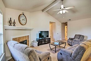 Pet-friendly Lubbock Home w/ Yard - 6 Mi to TTU