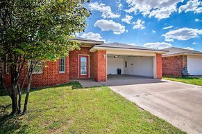 Pet-friendly Lubbock Home w/ Yard - 6 Mi to TTU