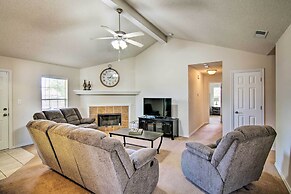 Pet-friendly Lubbock Home w/ Yard - 6 Mi to TTU