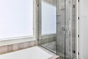 Scenic Eden Gem w/ Hot Tub ~ 6 Mi to Ski Area