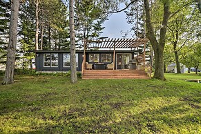 Pine City Getaway, Steps From Snake River!