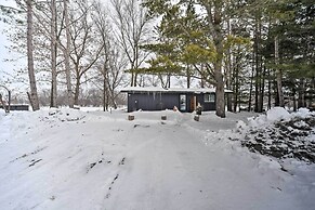 Pine City Getaway, Steps From Snake River!