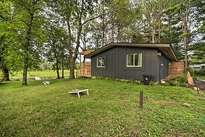 Pine City Getaway, Steps From Snake River!