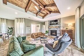 Modern Mtn Retreat, Walk to Lake & Trails!