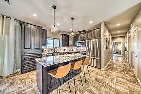 Modern Mtn Retreat, Walk to Lake & Trails!