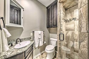 Modern Mtn Retreat, Walk to Lake & Trails!