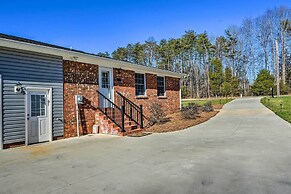 Ranch-style Home 7 Mi to Downtown Greensboro!