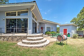 Rustic Lake Buchanan Hideaway w/ Game Room & Grill