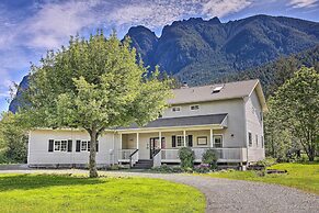Riverside North Bend Oasis: Stunning Mountain View