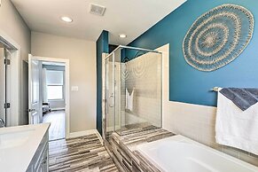 Stylish Houston Townhome ~ 3 Mi to Downtown!