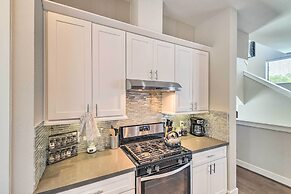 Stylish Houston Townhome ~ 3 Mi to Downtown!