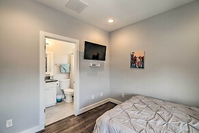 Stylish Houston Townhome ~ 3 Mi to Downtown!