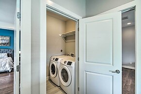 Stylish Houston Townhome ~ 3 Mi to Downtown!