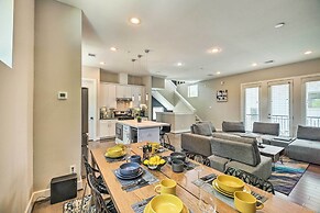 Stylish Houston Townhome ~ 3 Mi to Downtown!