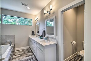 Stylish Houston Townhome ~ 3 Mi to Downtown!