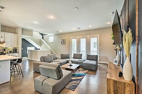 Stylish Houston Townhome ~ 3 Mi to Downtown!