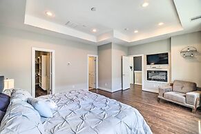 Stylish Houston Townhome ~ 3 Mi to Downtown!