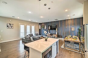 Stylish Houston Townhome ~ 3 Mi to Downtown!
