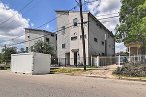 Stylish Houston Townhome ~ 3 Mi to Downtown!