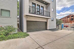 Stylish Houston Townhome ~ 3 Mi to Downtown!