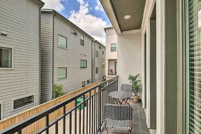 Stylish Houston Townhome ~ 3 Mi to Downtown!