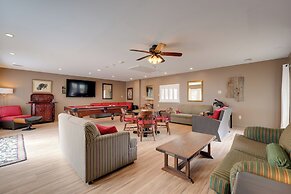 Stunning Southaven Estate: Pool & Spacious Deck!