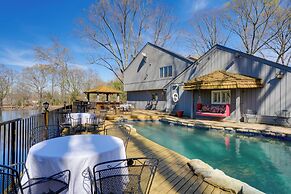 Stunning Southaven Estate: Pool & Spacious Deck!