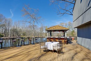 Stunning Southaven Estate: Pool & Spacious Deck!