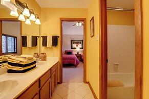 Stunning Southaven Estate: Pool & Spacious Deck!