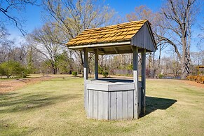 Stunning Southaven Estate: Pool & Spacious Deck!
