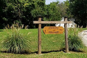 'riverside Hide-a-way' w/ Patio, Bbq, Fishing Pier