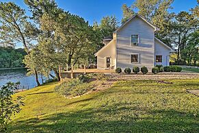 'riverside Hide-a-way' w/ Patio, Bbq, Fishing Pier