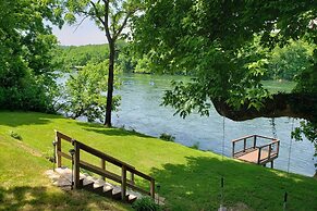 'riverside Hide-a-way' w/ Patio, Bbq, Fishing Pier