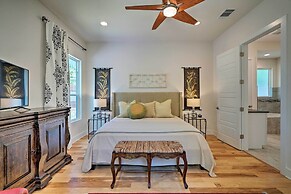 Walk to Lake Austin: Spacious Getaway w/ Patio