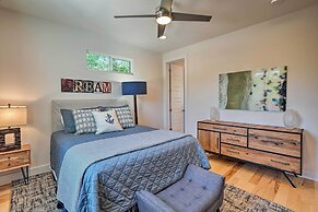 Walk to Lake Austin: Spacious Getaway w/ Patio