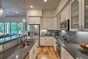 Walk to Lake Austin: Spacious Getaway w/ Patio