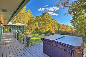 Stunning Asheville Home: Hot Tub + Fire Pit!