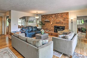 Stunning Fletcher Home: Hot Tub + Fire Pit!