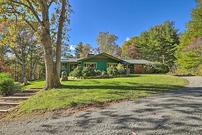 Stunning Fletcher Home: Hot Tub + Fire Pit!