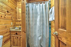 Gatlinburg Cabin: Hot Tub & Home Theater!